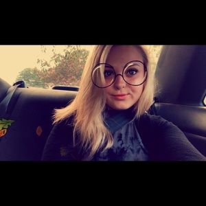 Meet your Posher, Megan